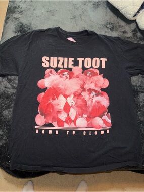 Hot Topic Black Tee with Pink/Red Clown Graphic - SUZIE TOOT